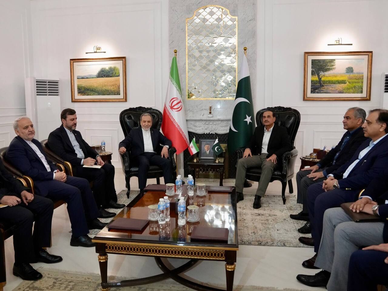 آغاز رایزنی‌های عراقچی در اسلام آباد با دیدار فرمانده ارتش پاکستان؛ دیدار با نماینده آمریکا صورت می‌گیرد؟