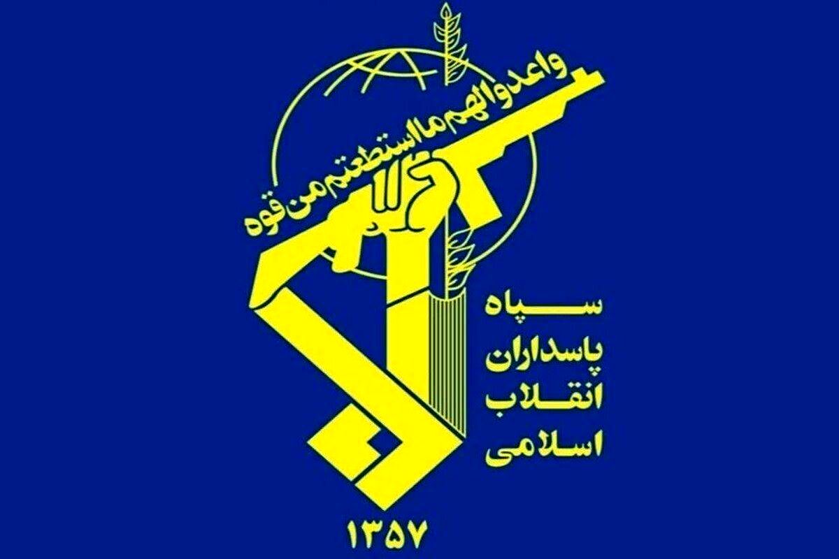 یک منبع نظامی: آمریکا به جای قایق‌های تندرو سپاه، در جنایتی آشکار به 2 قایق کوچک حمل بار مردم شلیک کرده است