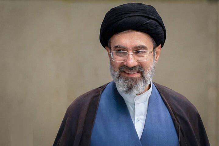 فقط چند بخیه به پای آیت الله مجتبی خامنه ای زده شد