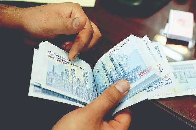 خبرهای خوش برای کارمندان و بازنشستگان؛ افزایش حقوق تا ۲۰ هزار امتیاز، کالابرگ ۲ میلیون تومانی و وام ۷۵ میلیونی