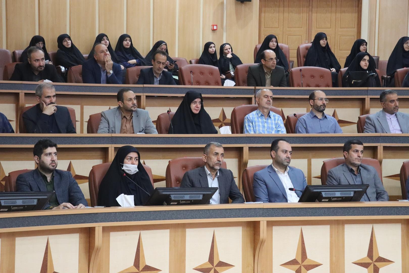 ۱۰۰ هزار نیروی دولتی، ظرفیتی بزرگ برای توسعه گیلان/ روش‌های گزینش متناسب با شرایط روزآمد شود+تصویر