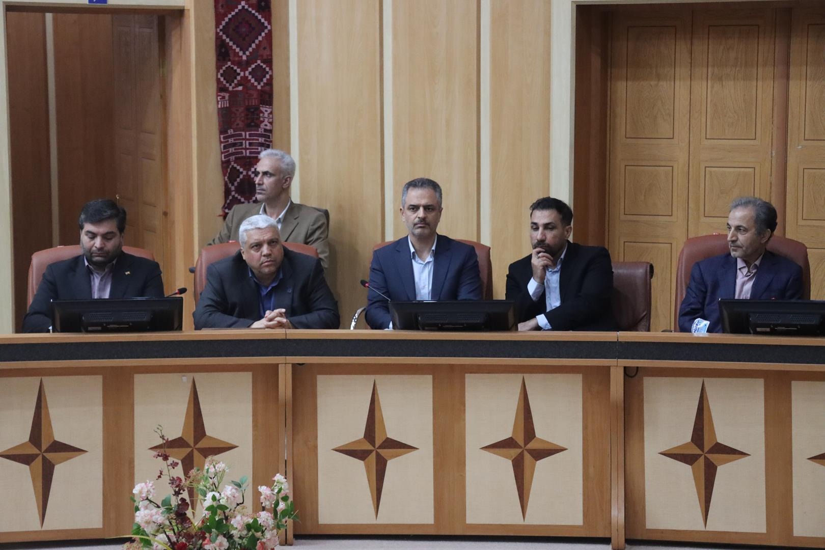 ۱۰۰ هزار نیروی دولتی، ظرفیتی بزرگ برای توسعه گیلان/ روش‌های گزینش متناسب با شرایط روزآمد شود+تصویر