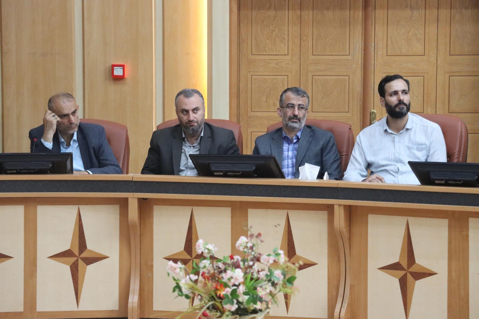 ۱۰۰ هزار نیروی دولتی، ظرفیتی بزرگ برای توسعه گیلان/ روش‌های گزینش متناسب با شرایط روزآمد شود+تصویر