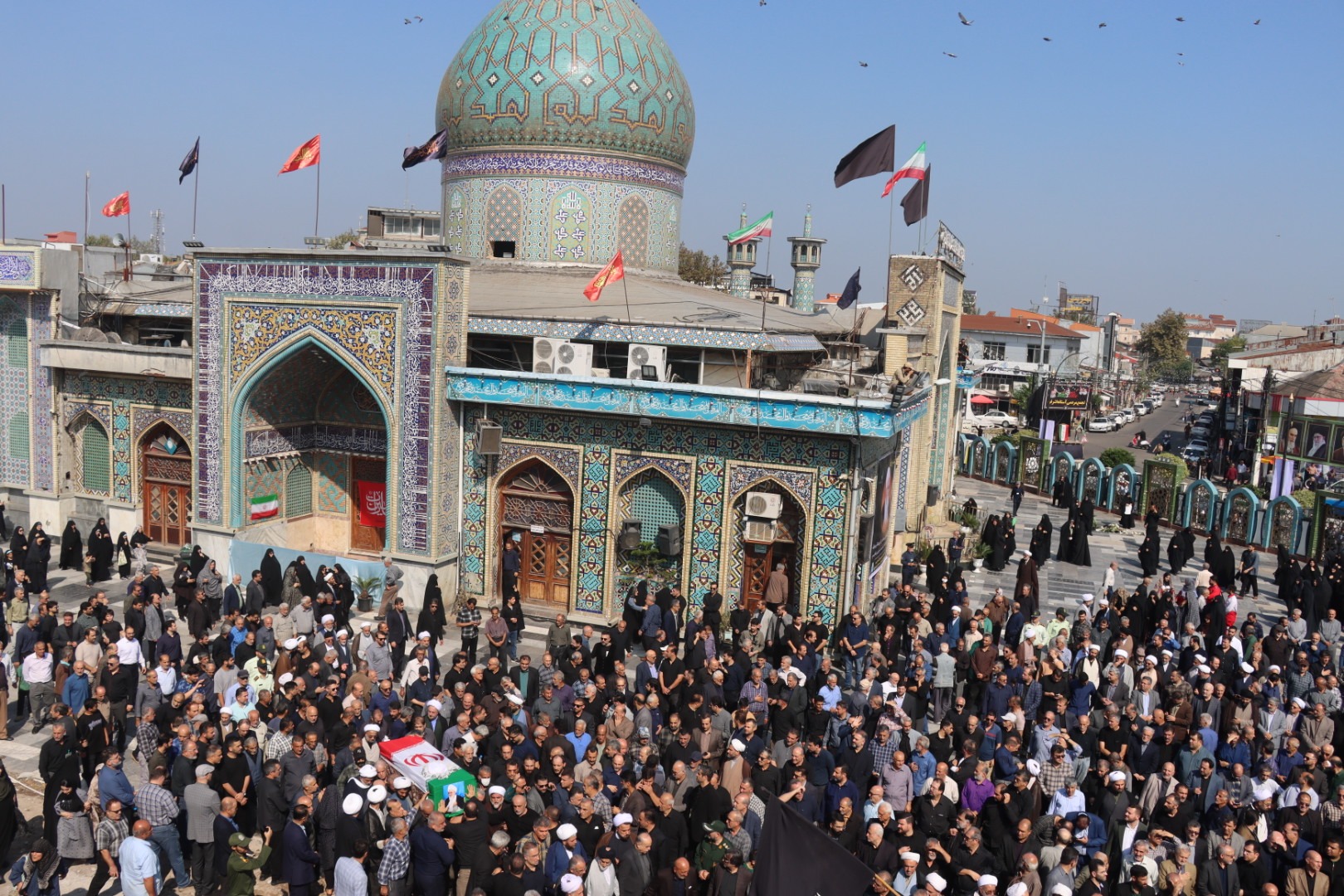 تشییع پیکر نماینده سابق ولی فقیه در گیلان در لاهیجان