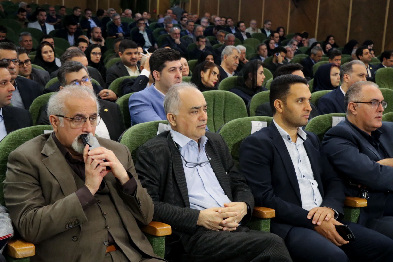 لزوم کاهش فاصله میان منابع جذب شده و تسهیلات پرداختی+(تصاویر)