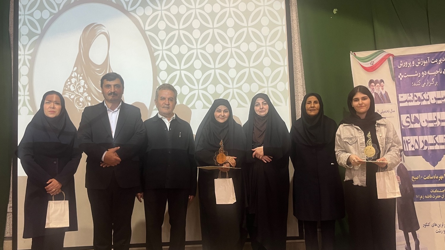 تجلیل از رتبه‌های برتر کنکور ۱۴۰۵ در دبیرستان‌های پروفسور فضل‌الله رضا رشت+(تصاویر)